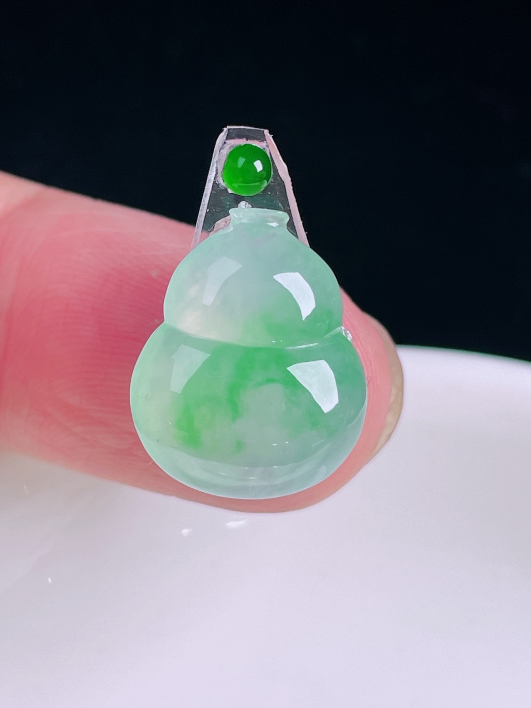 ️冰绿葫芦，老种起光，细底通透，尺寸：16.7/13.3/6mm0523