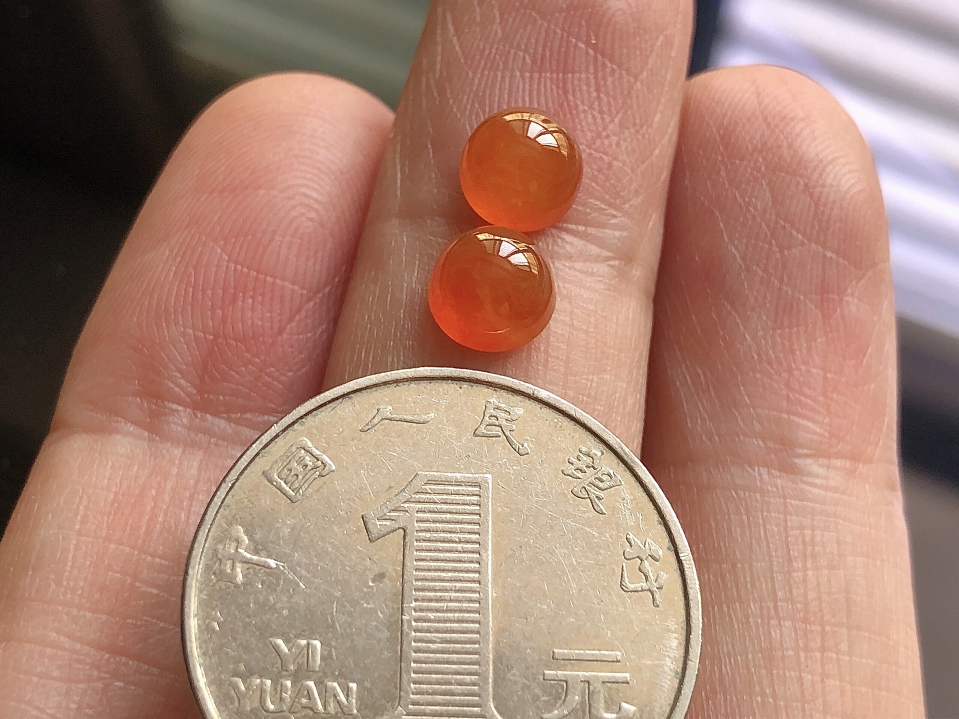 ️ 冰种红翡蛋面，色泽极美，通透水润，玉质细腻，夺目迷人，镶嵌效果，品相，无裂，尺寸6.7*4.7