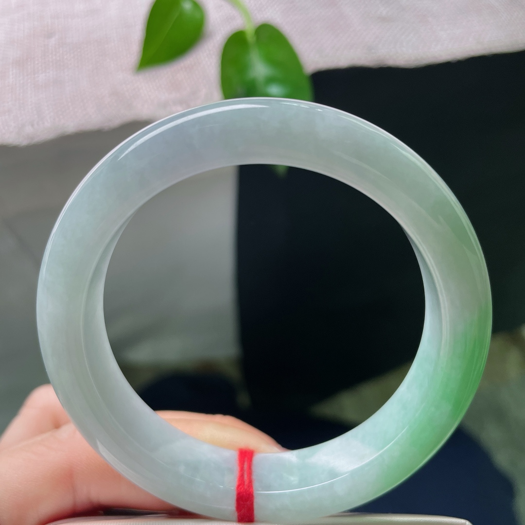 54.6/12.4/8.7，春彩正圈，绿意流转，如春水初生。双色交汇，意蕴深长，无裂，ss55629