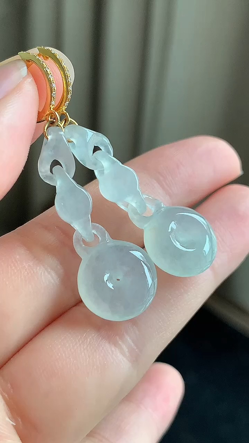 天然翡翠，冰透仿古扣，18k金耳坠 尺寸13-5.7 aa523