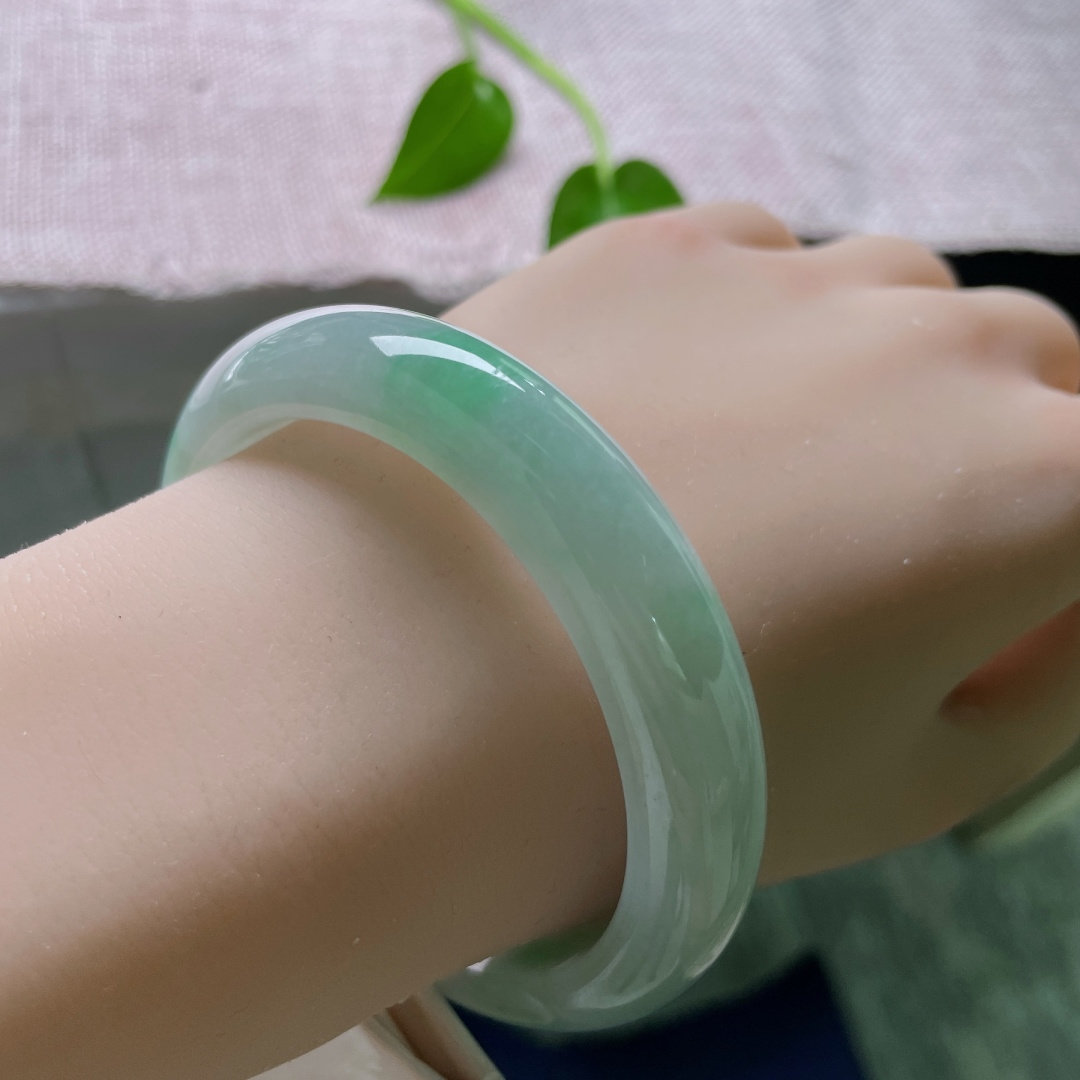 绿底正圈，水润细腻，清雅苑苑，贵气，无裂，ss52565a