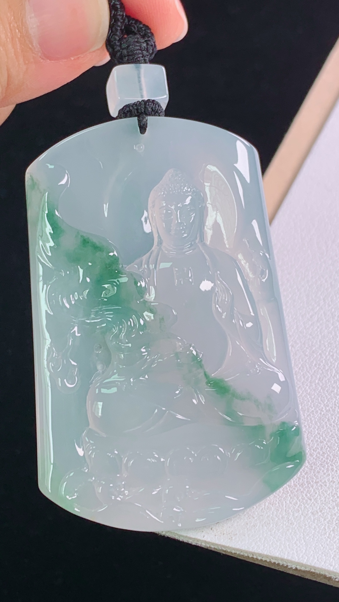 冰飘花大日如来 花色灵动，水润清爽，无裂 尺寸:67.5-58.7-38.7-5.8mm 19