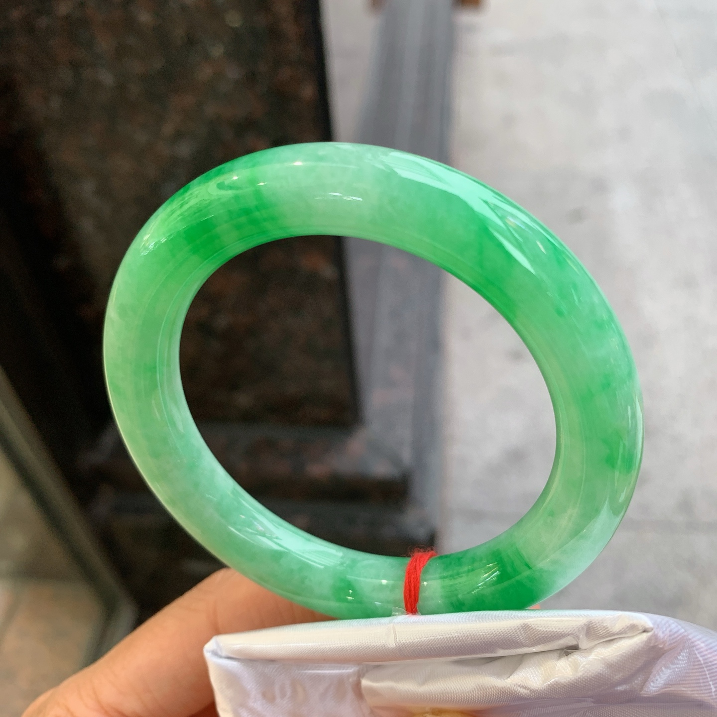 圆条飘绿 无裂 尺寸：56.2/10.5 版型好