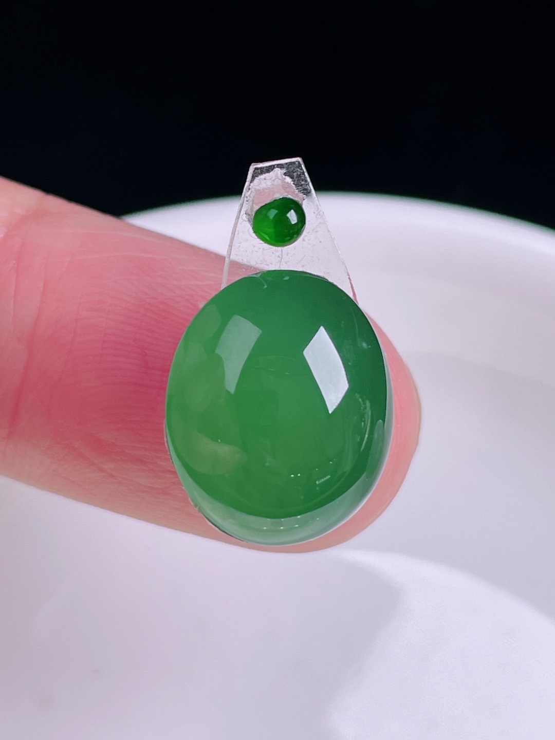️冰绿鸽子蛋，老种起光，细底通透，尺寸：15/13/7.2mm0523