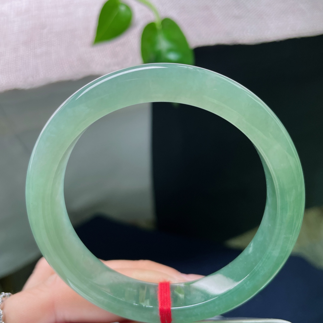 油青正圈，湖水蓝，沧海月明珠有泪，蓝田日暖玉生烟，泛着幽光，无裂，ss53407a
