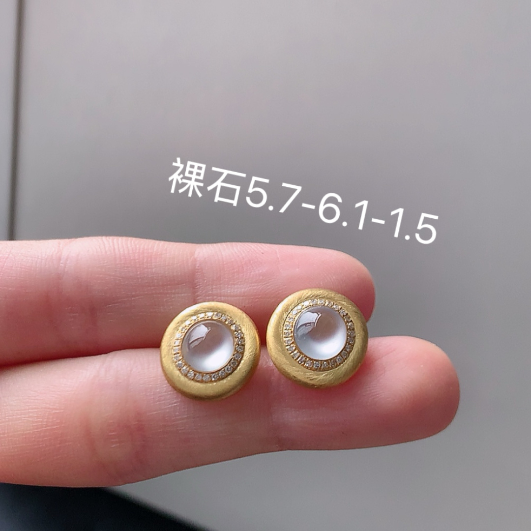 耳钉  底子细腻莹润 冰润起胶  佩戴简单大方 货号28521，5.7-6.1-1.5
