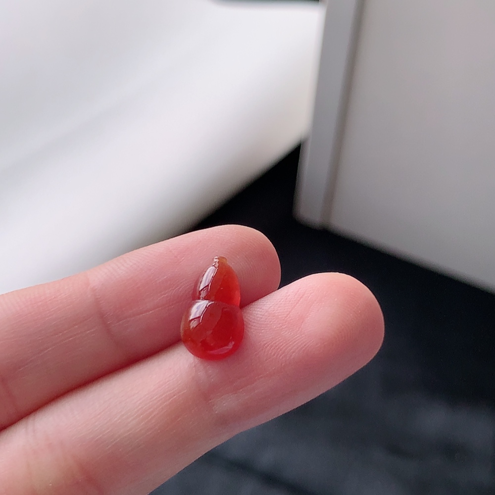 红翡葫芦挂件。种老饱满水润，品相喜悦，佩戴清新自然 货号98522，12.7-7.6-3.7