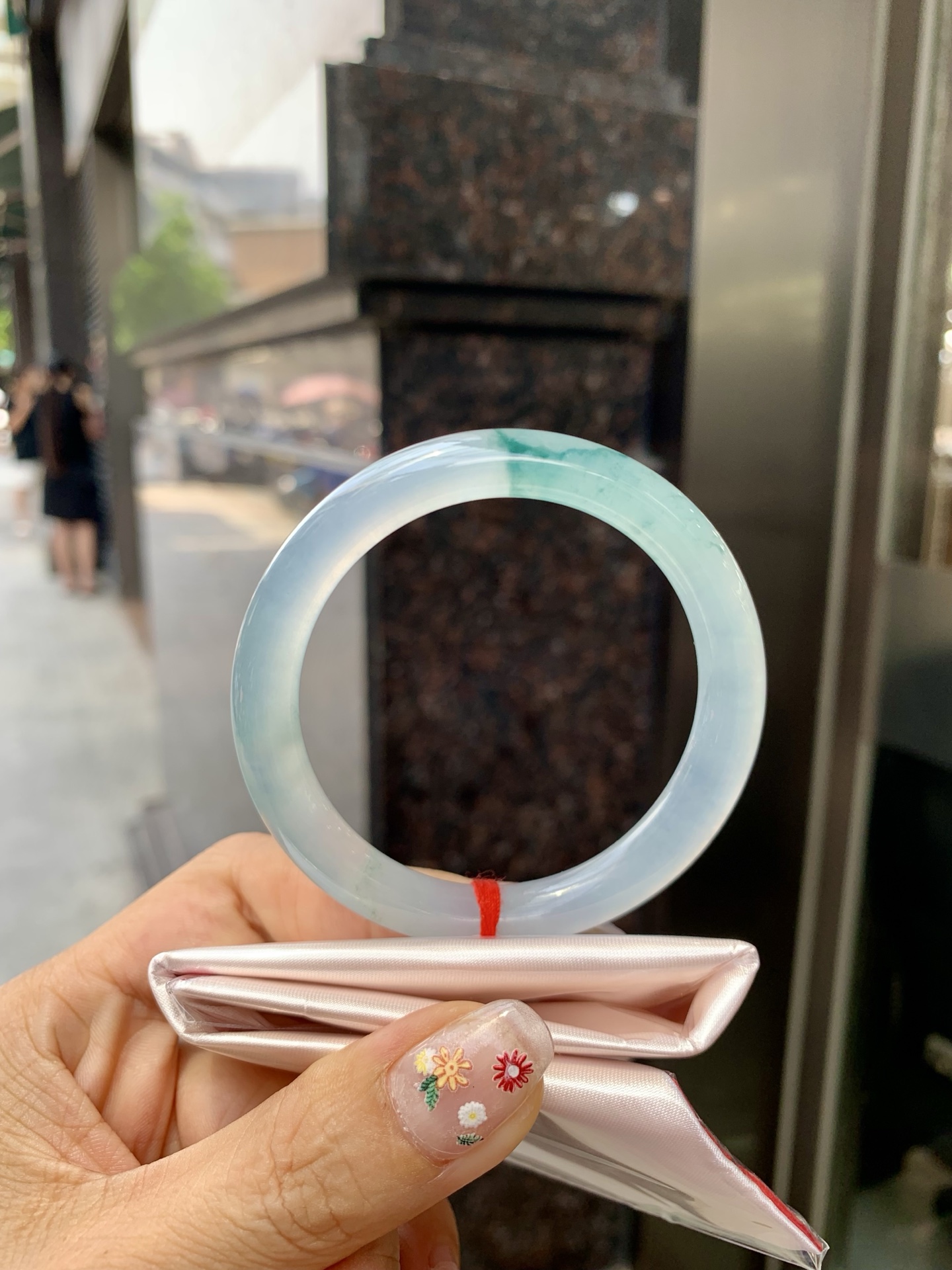 冰飘花美人条 53-8.1-8.4 0523-N797 打灯细纹，底妆冰润细腻，冰底中开出了朵朵蓝花