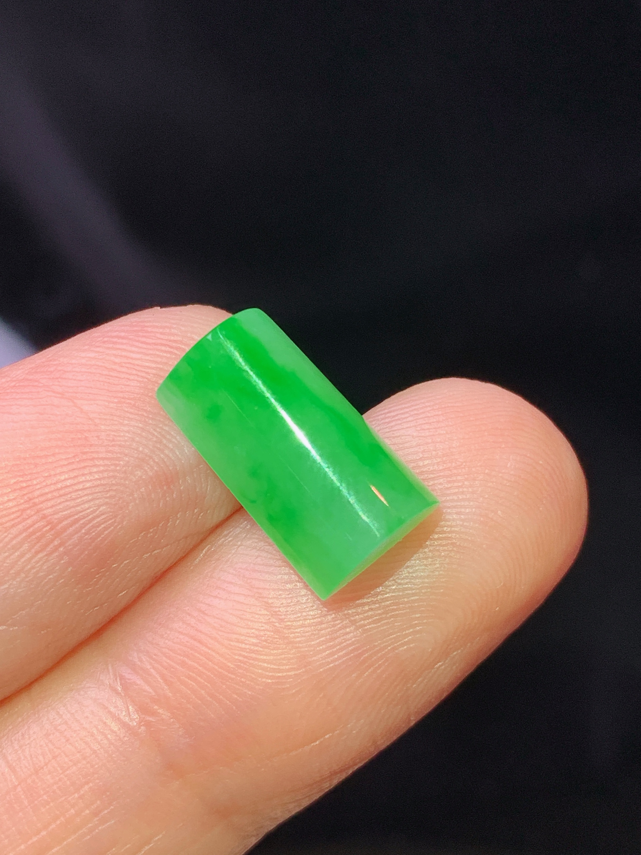 镶嵌款 冰阳绿玉柱吊坠 玉质细腻 色泽艳丽清新 水润亮眼 整体尺寸12.3*7*5 z1