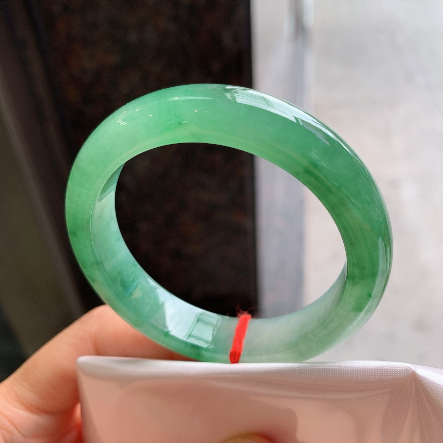 正圈飘绿 有纹 尺寸：50.9/11.8/8