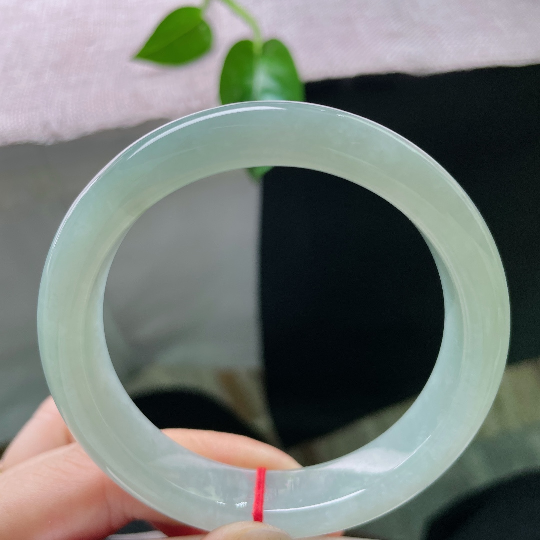 57.8/12.3/8.5，葡萄肉正圈，素丽清新，种老，柔情似水，佳期如梦。一点侧纹，ss51540a