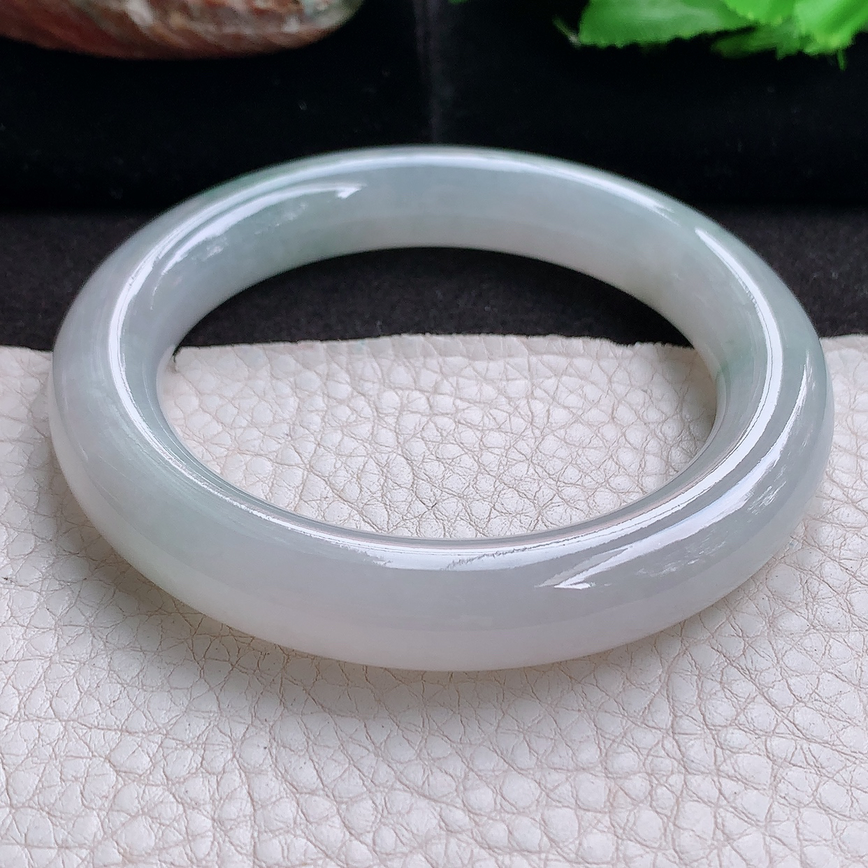 js实拍57*11.3*11美人镯 缅甸翡翠a货玉手镯冰飘花圆条玉手环
