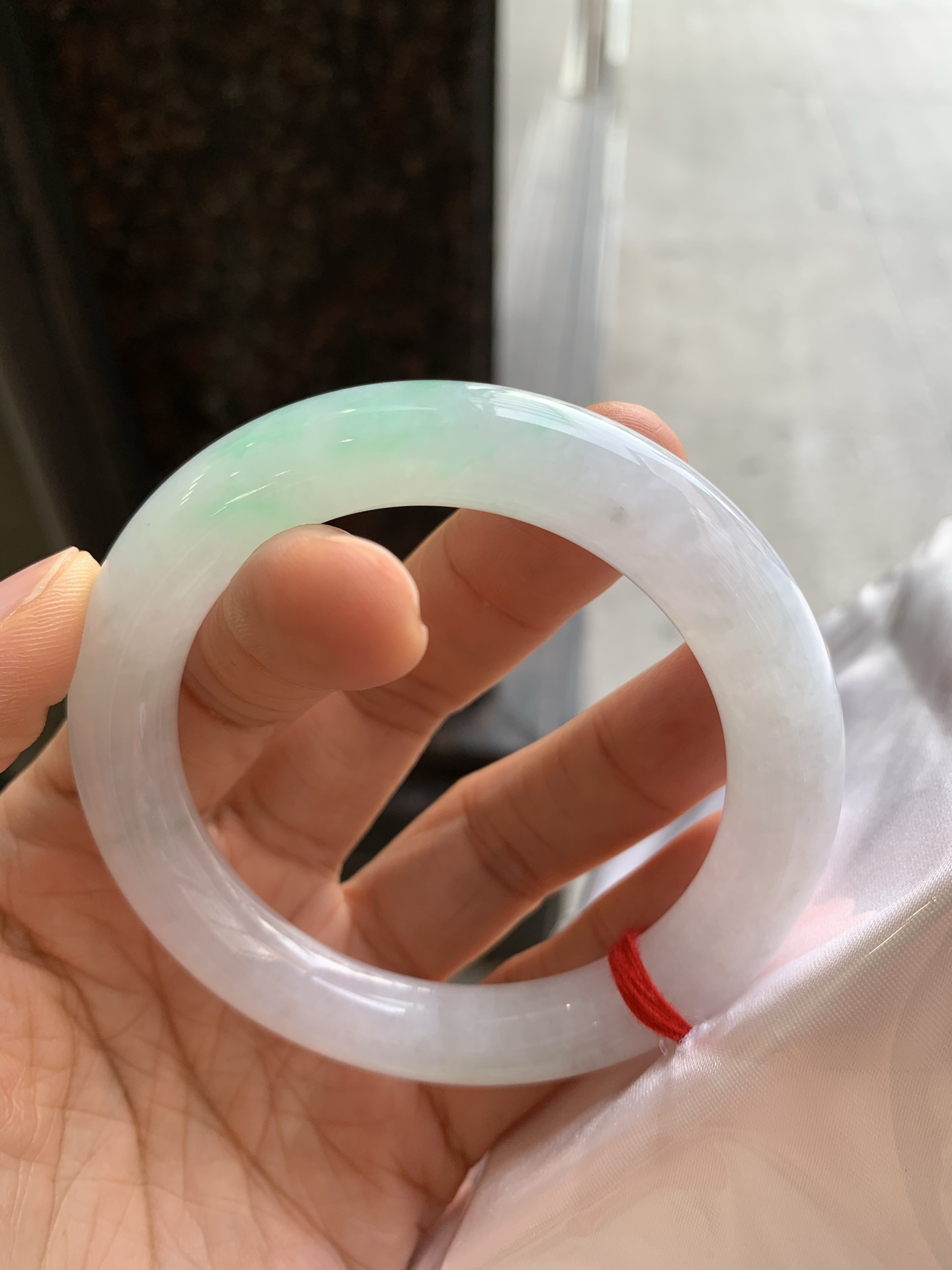 圆条冰飘绿 表皮微瑕疵 尺寸：56.6/10.7/11 清爽