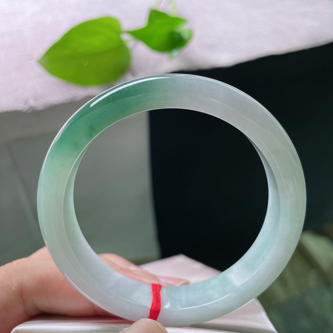 绿底正圈，一抹油青点缀，简约不简单，一镯两镜，种老，棉根，ss53148a