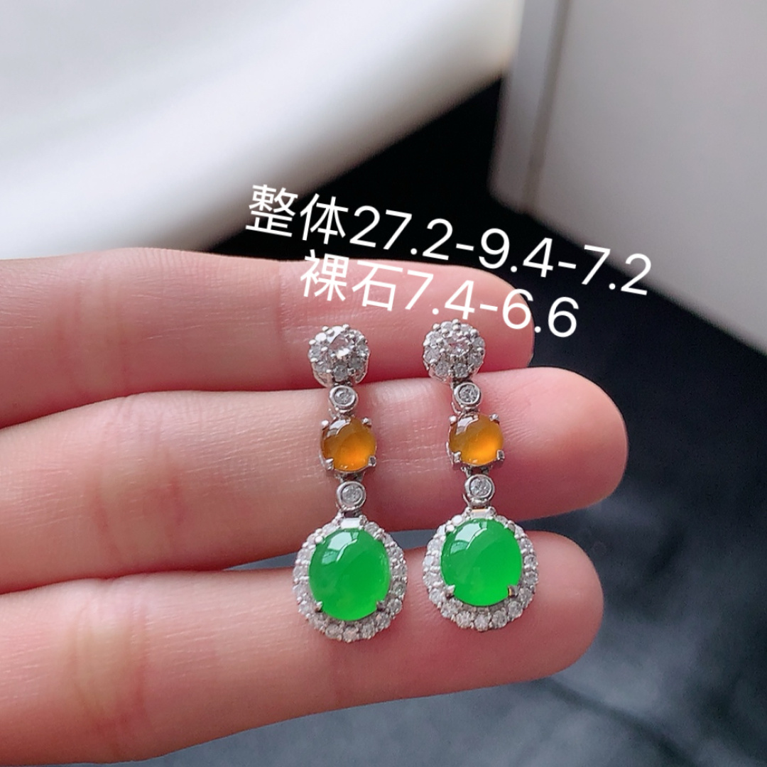 冰阳绿耳坠。色系温婉，种老水润细腻，佩戴精致气质 货号98523，27.2-9.4-7.2