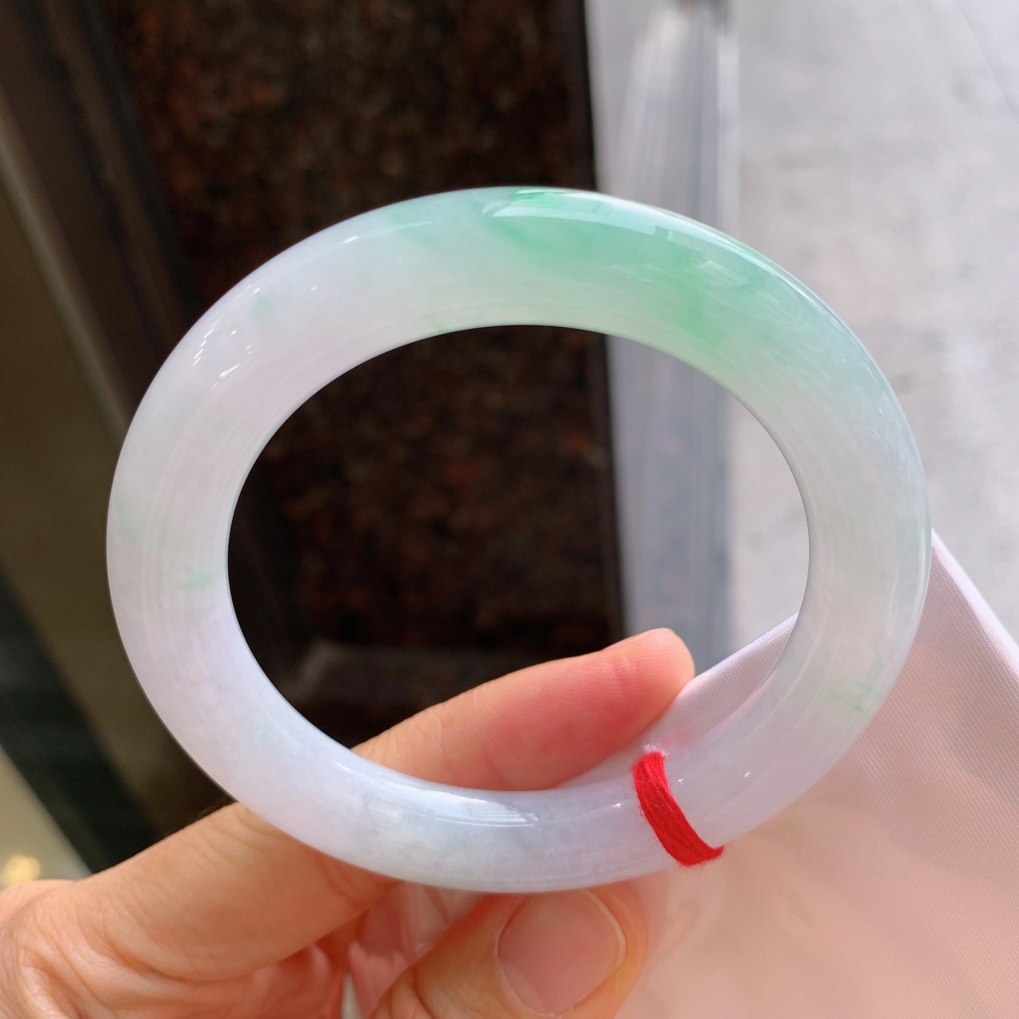 圆条冰飘绿 表皮微瑕疵 尺寸：56.6/10.7/11 清爽