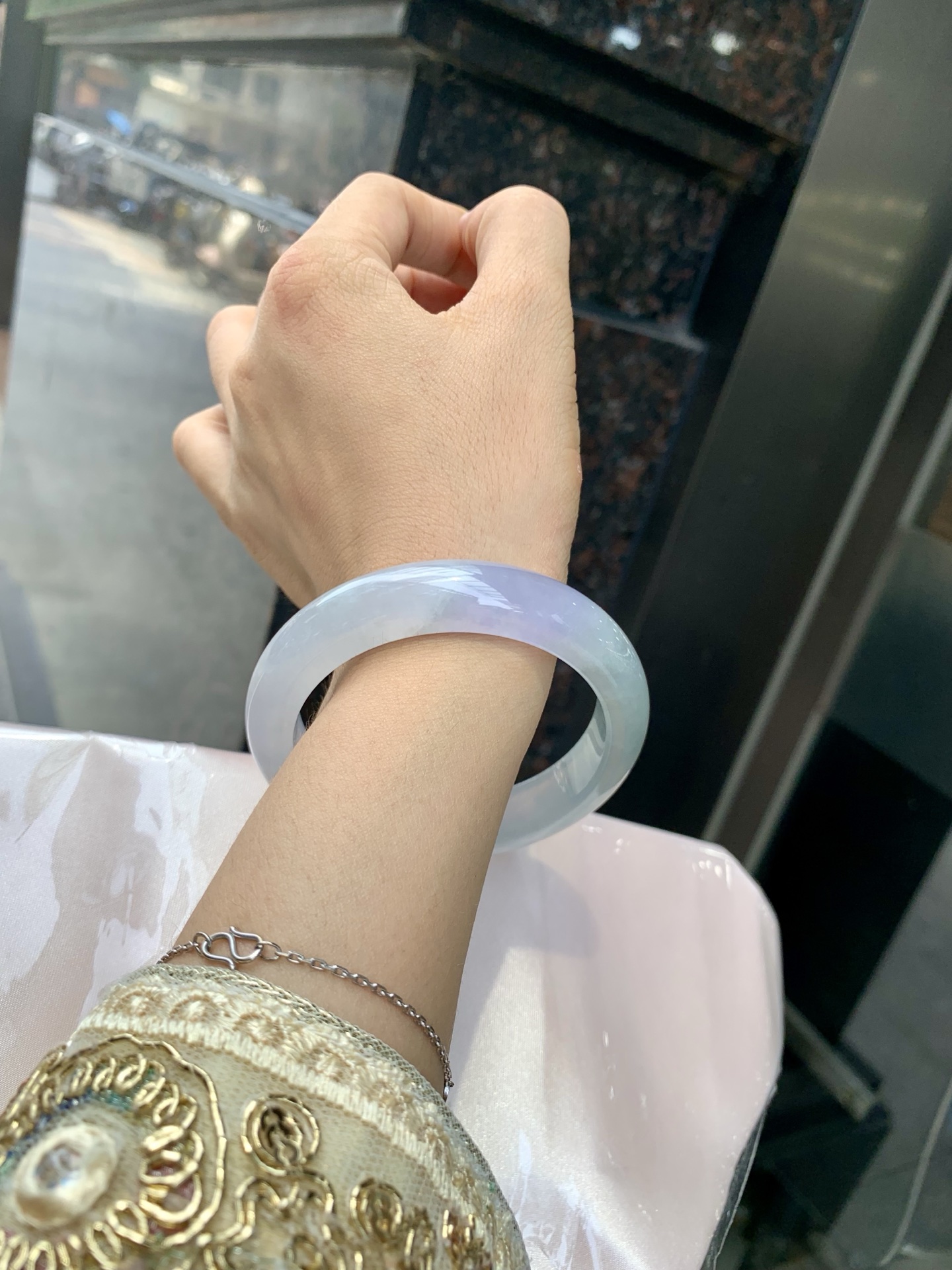 冰幻彩正圈 55.7-8.6-12.3 0524-513-46 打灯细纹，底妆冰润，幻彩也可以叫春彩，它是颜色丰富多样，有清新的淡绿，优雅的，每种颜色都有独特韵味。