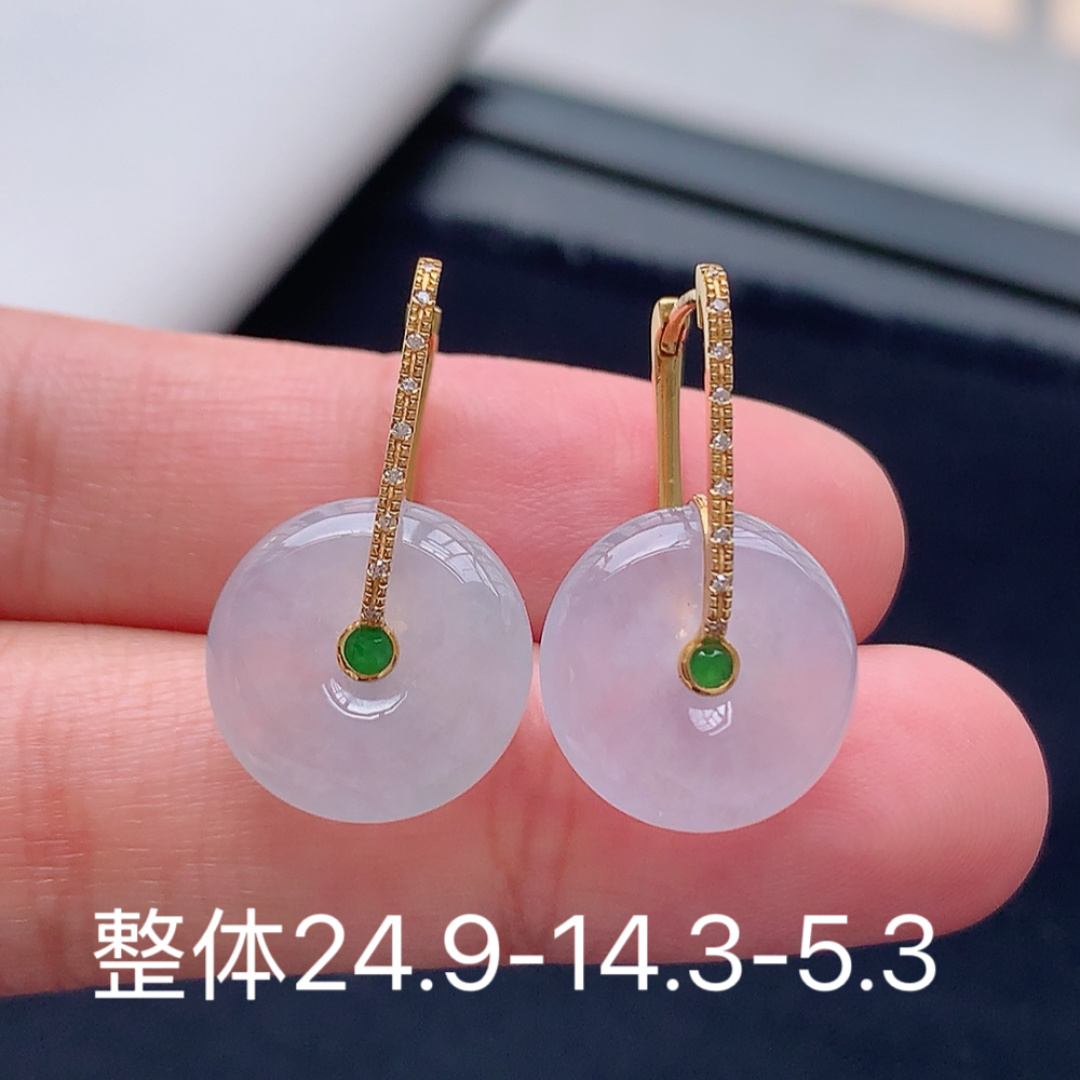 冰淡紫平安扣耳扣。紫味浓郁，无裂，细腻水润，品相喜悦，佩戴优雅大气，货号18522，24.9-14.