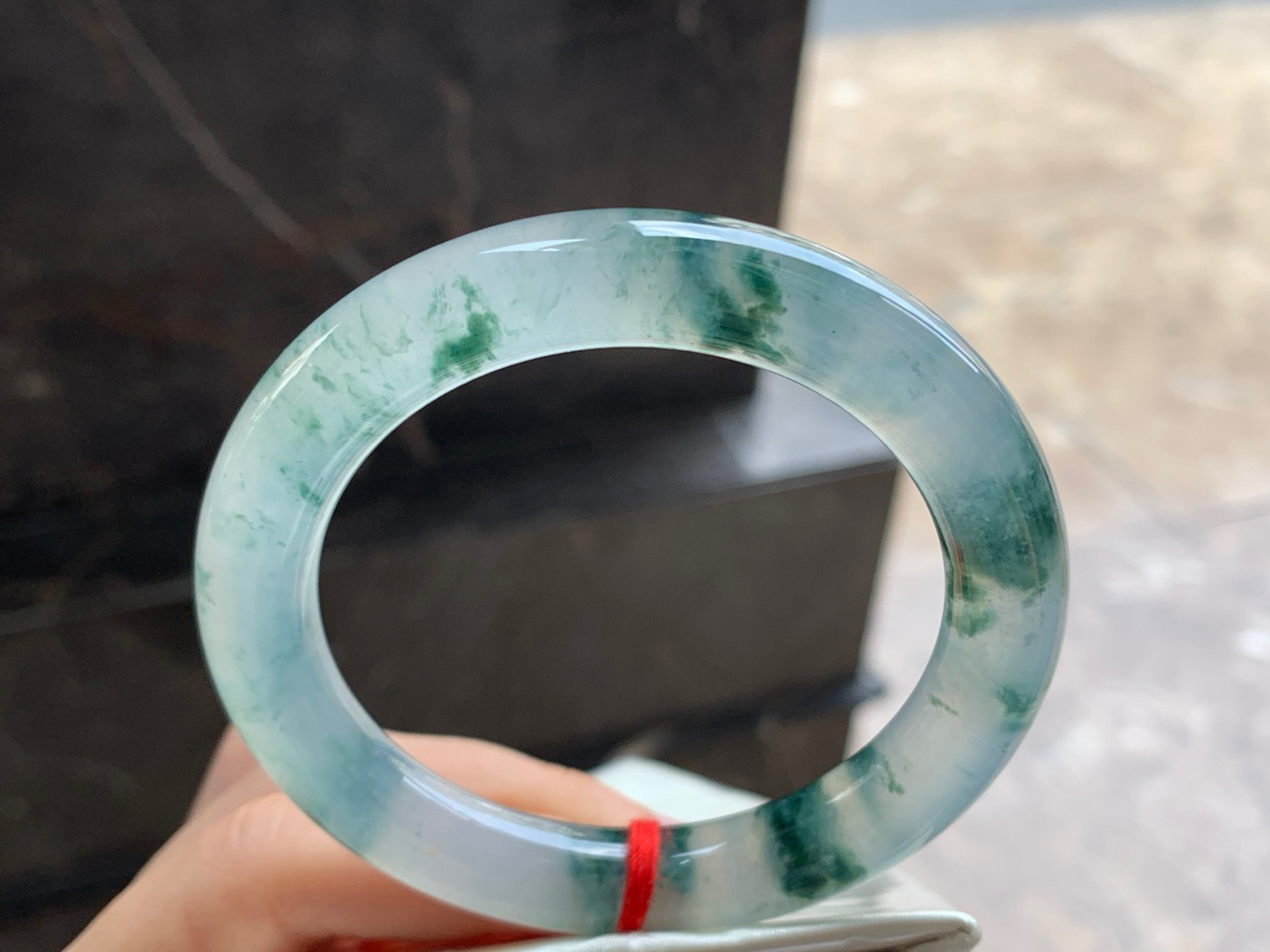 56-10.6

冰蓝花圆条手镯^_^