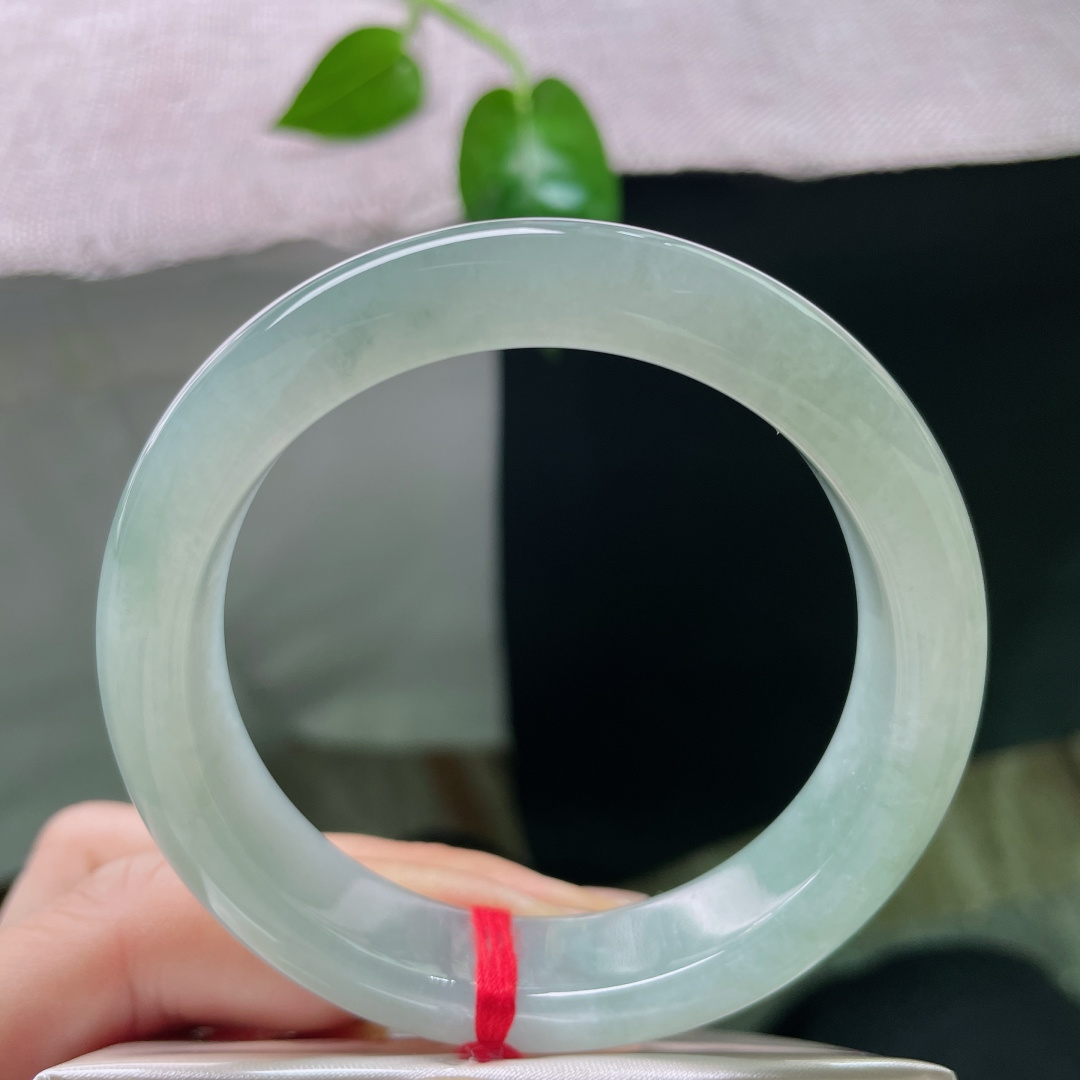 55.5/12.7/8.5绿底正圈，碧水盈盈，种老水足，干净，佩戴时尚，百搭，无裂，ss53737a
