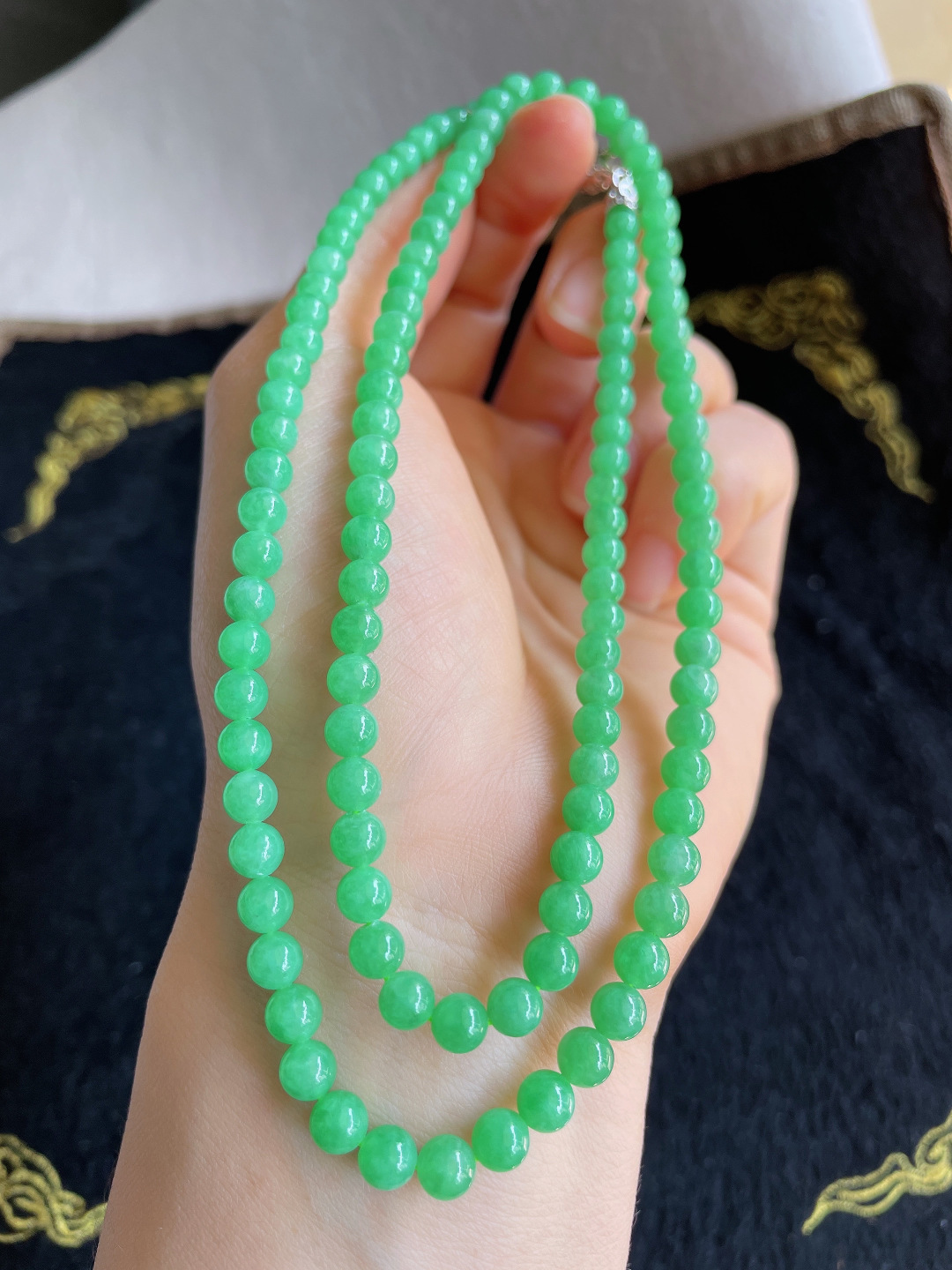 缅甸天然翡翠A货，冰种满绿珠链，尺寸：5mm115颗。【编3785】