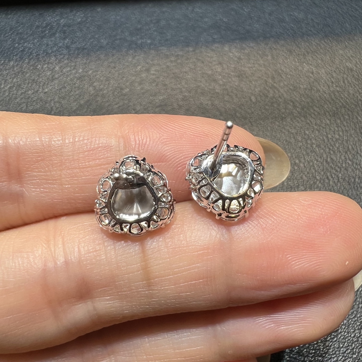 ️18k金钻石镶嵌冰种阳绿翡翠葫芦耳钉天然缅甸A货高端小精品，10.3-10.2-6