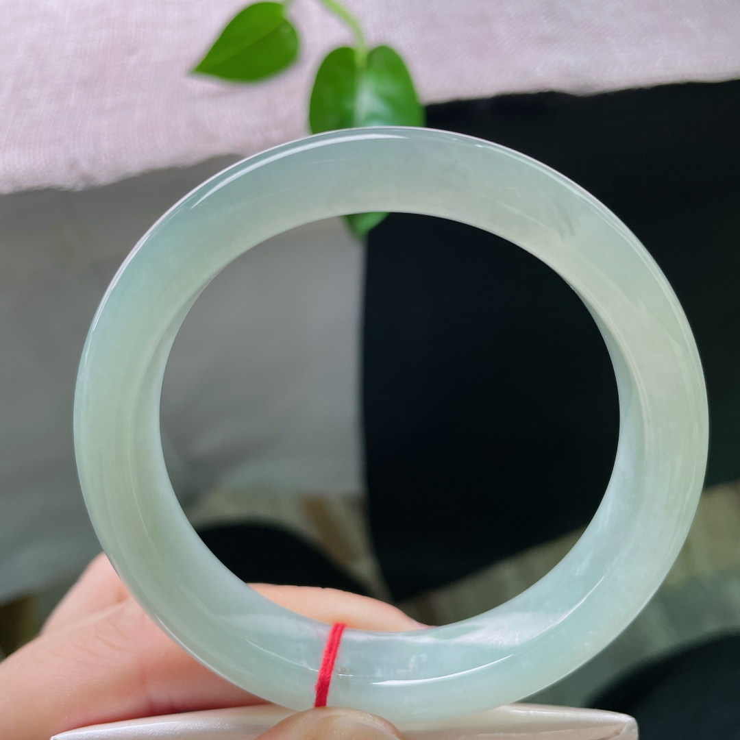 57.8/12.3/8.5，葡萄肉正圈，素丽清新，种老，柔情似水，佳期如梦。一点侧纹，ss51540a