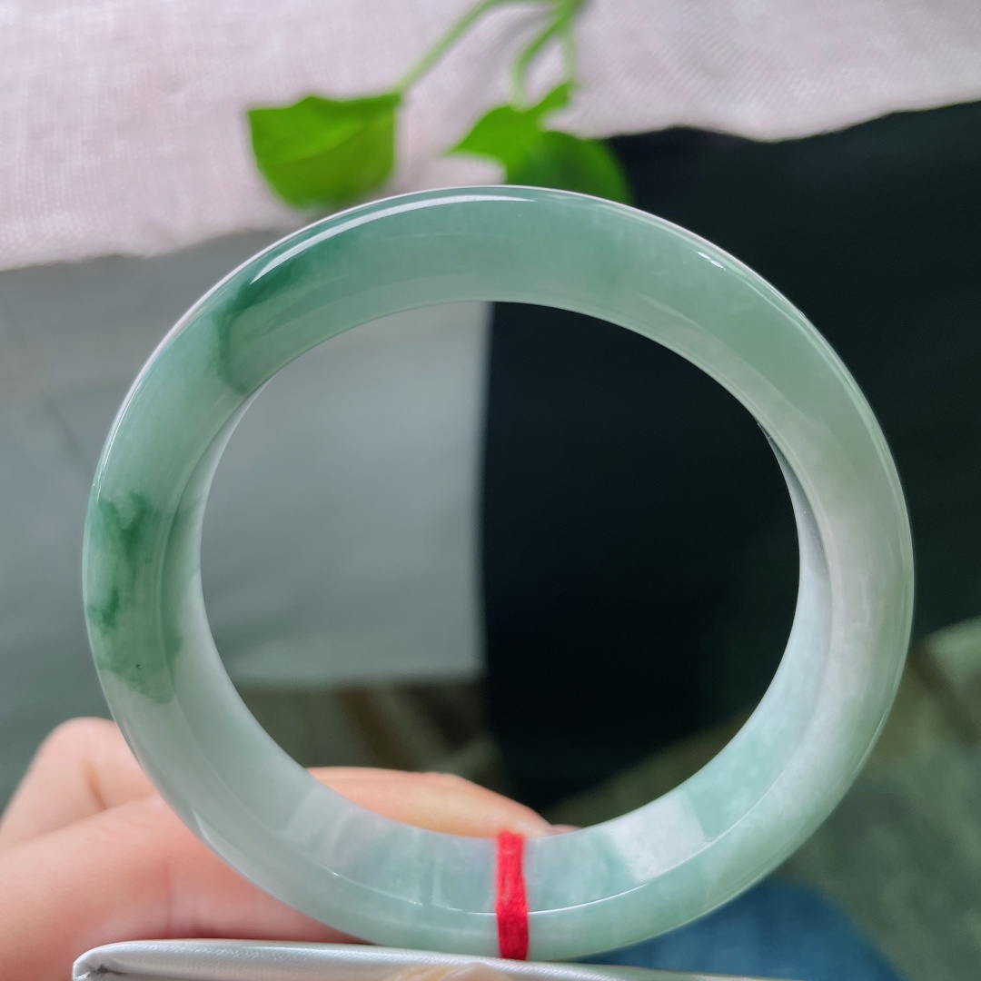 飘花正圈，水头好，肉质细腻干净，绰约多姿，古典美，一点皮纹，ss53731a