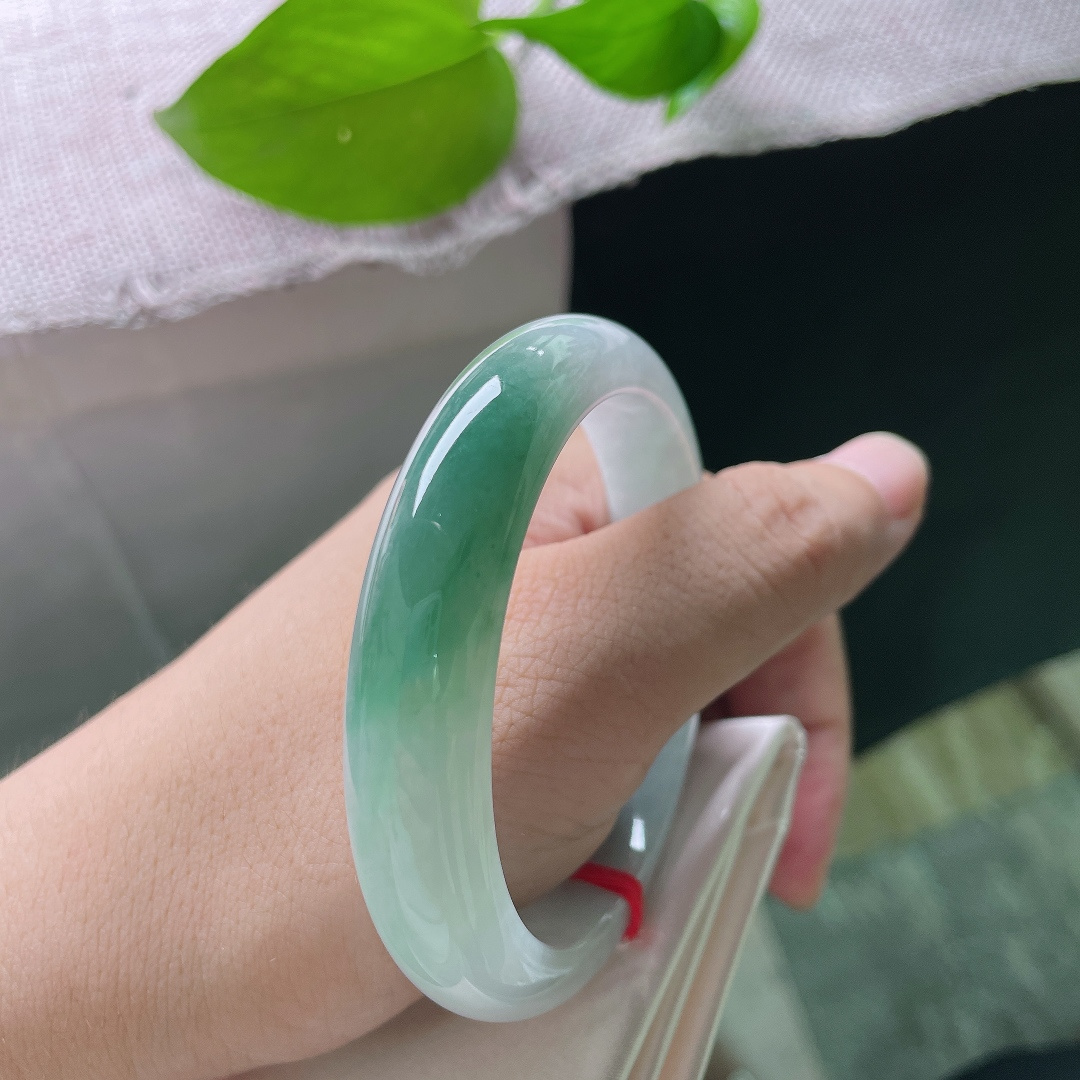 绿底正圈，一抹油青点缀，简约不简单，一镯两镜，种老，棉根，ss53148a