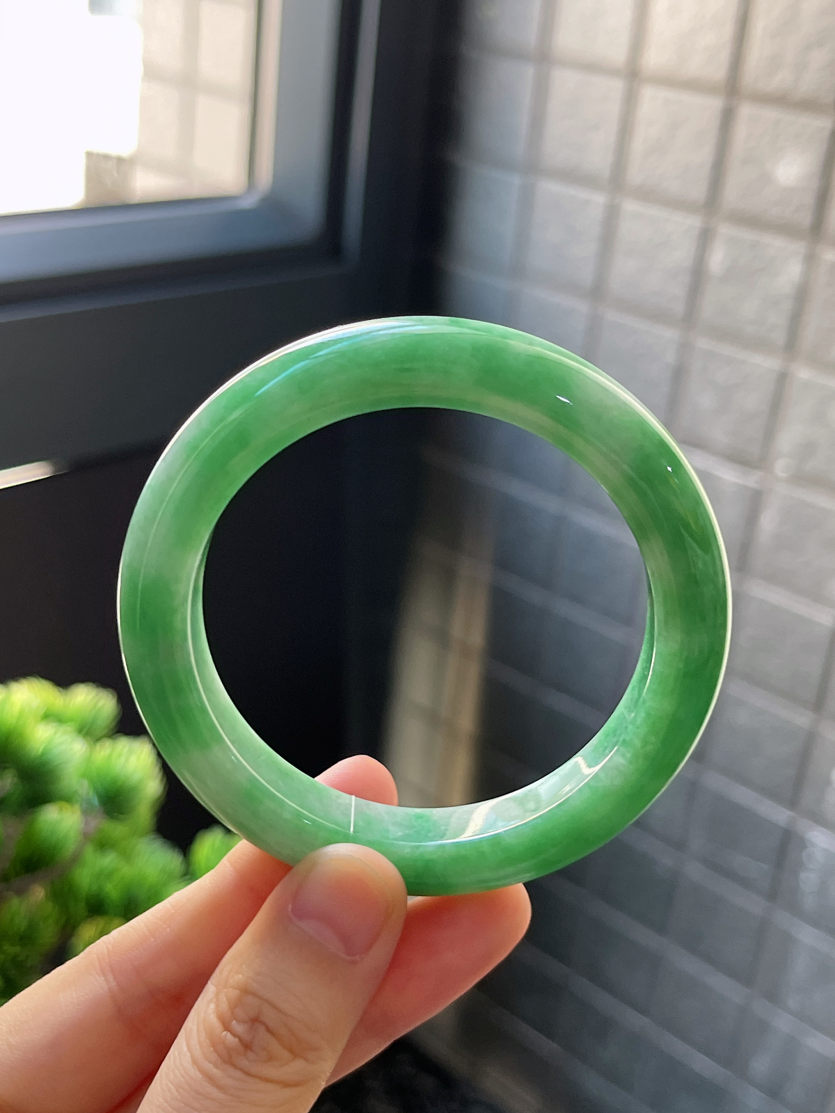 正圈53圈口，翡翠糯化种飘绿手镯