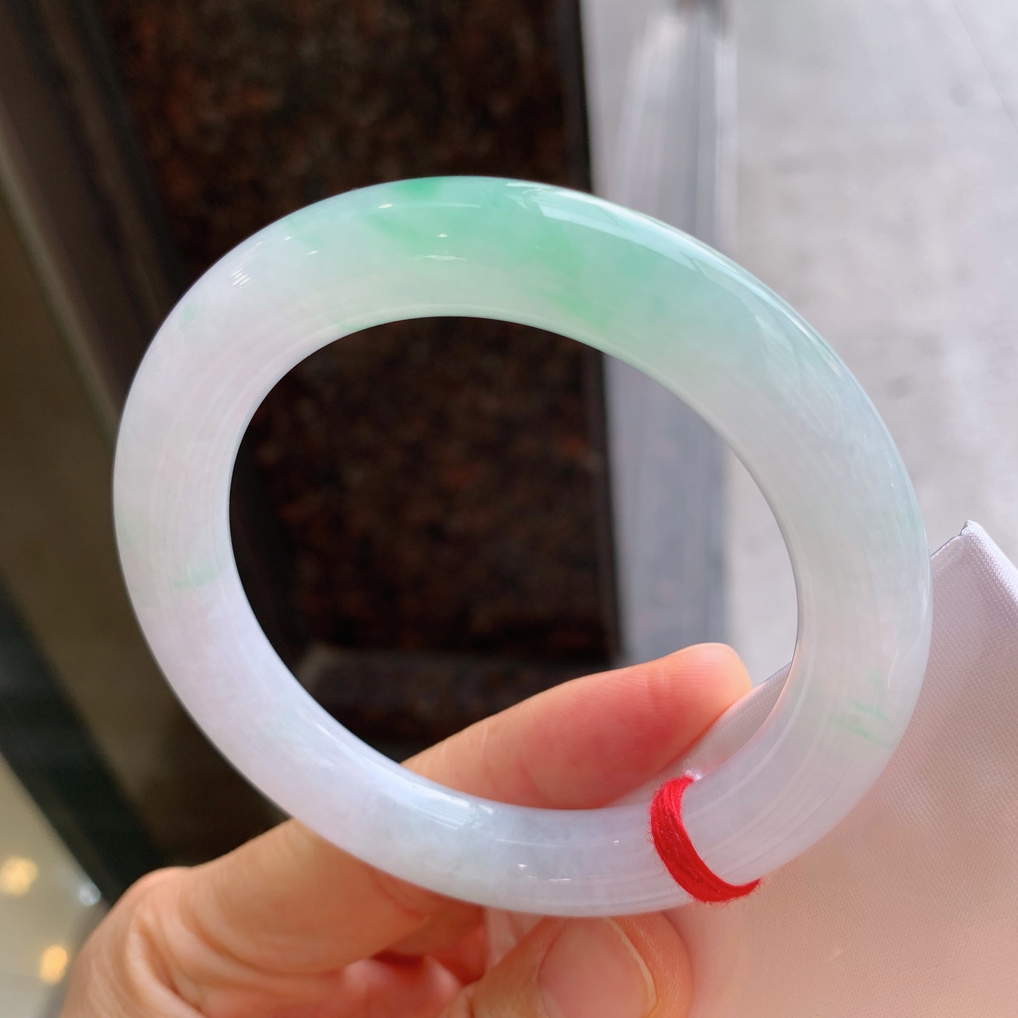 圆条冰飘绿 表皮微瑕疵 尺寸：56.6/10.7/11 清爽