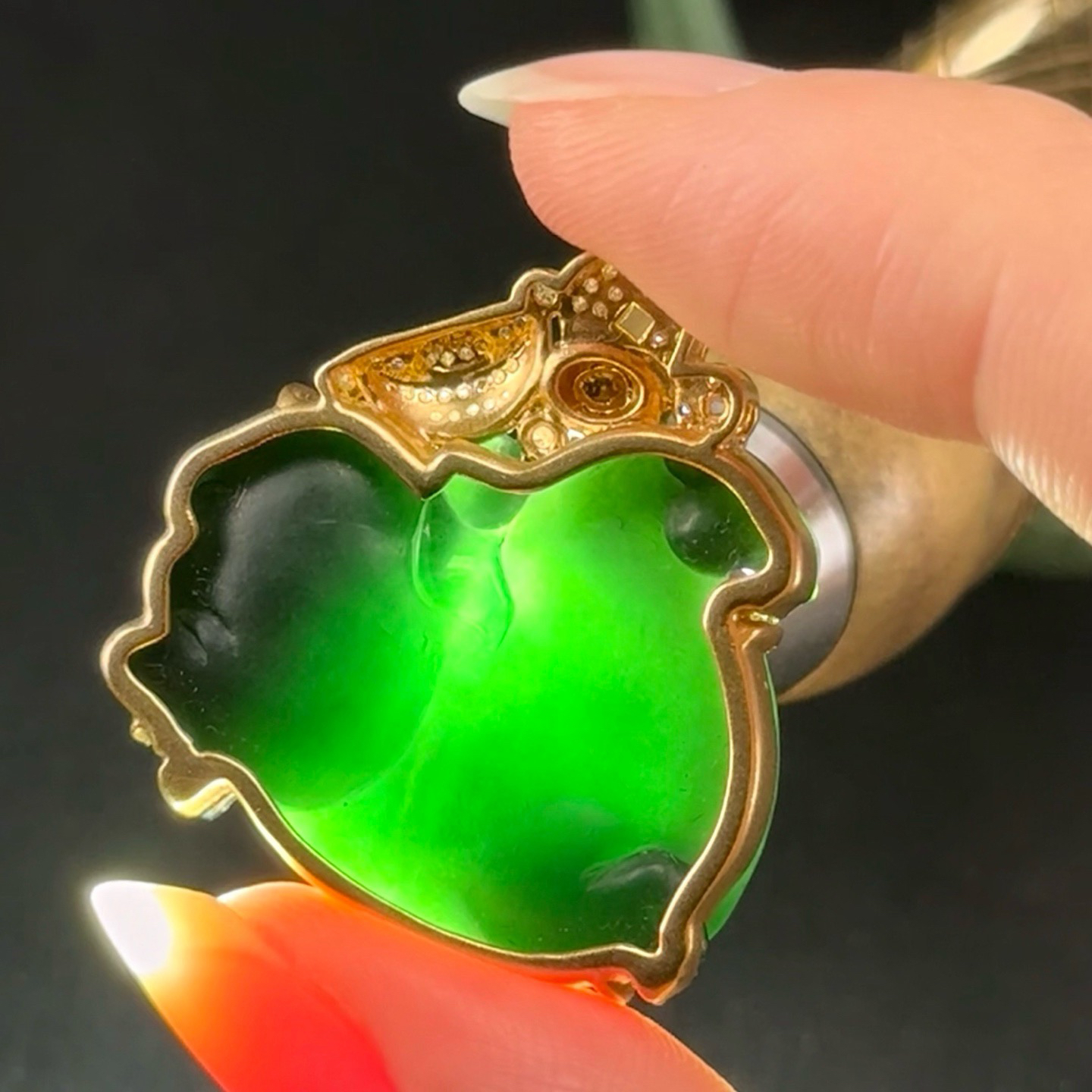 精品18k墨翠唐马 种好色正 黑度极好 打灯通透 油性十足 尺寸30.1
