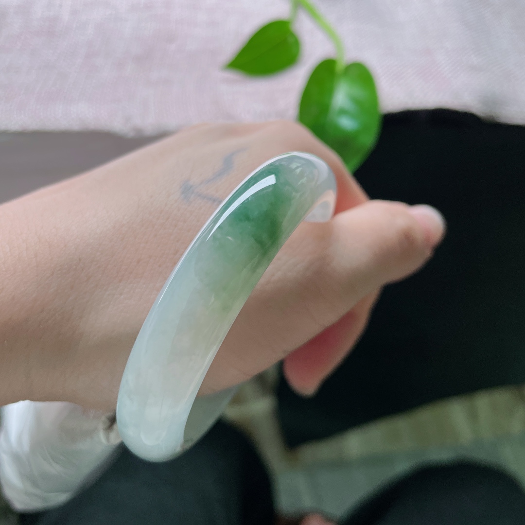 飘花正圈，冰润细腻，种老，悠悠的云里有淡淡的诗，无裂，as53089a