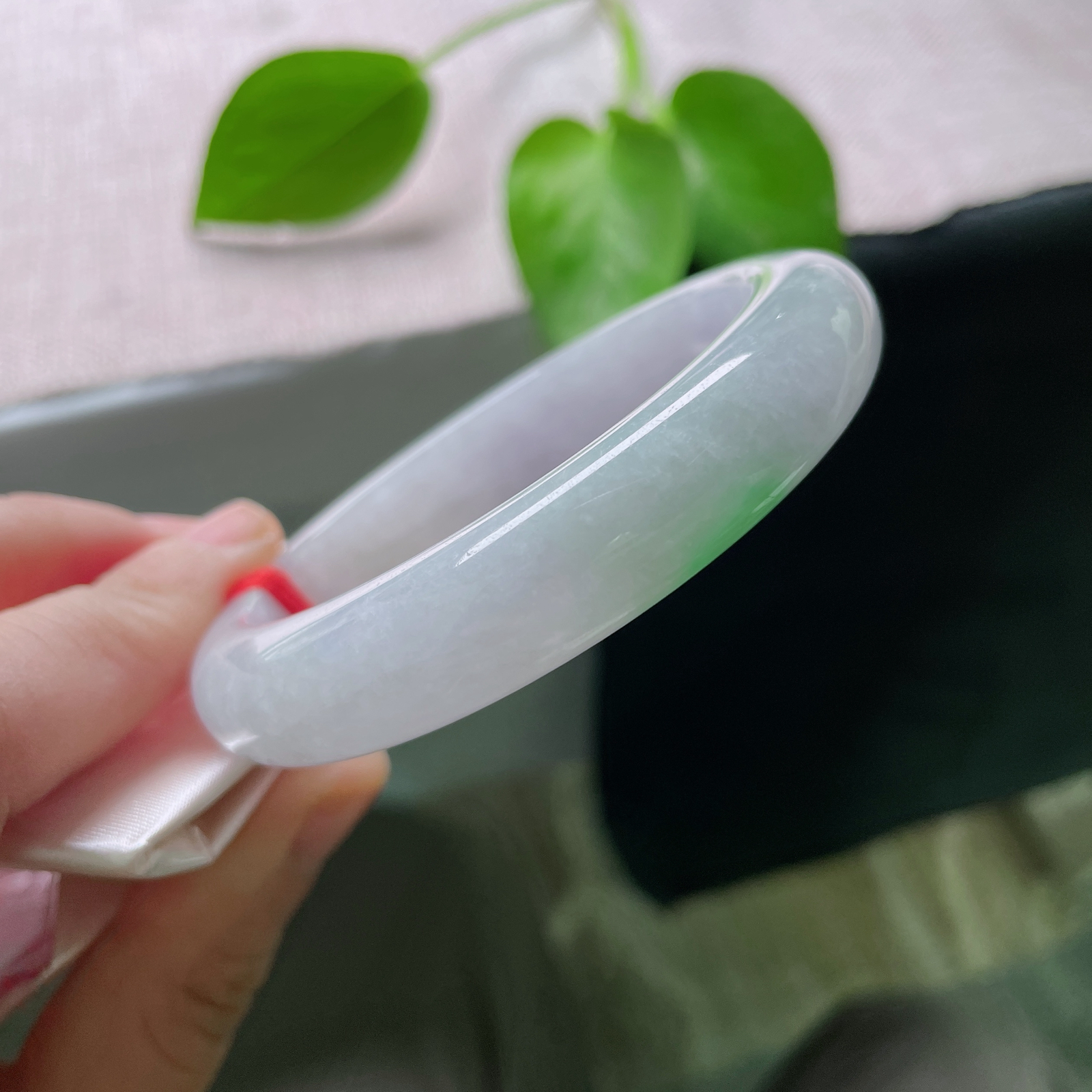 私人专拍#57.5/12.4/9，春彩正圈，紫绿相依，别有韵味，种老，细润，翠色欲滴，皮纹，ss50980a
