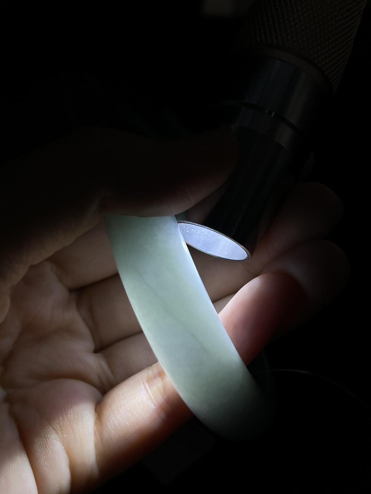 正圈52.9圈口，翡翠糯化种淡绿色手镯