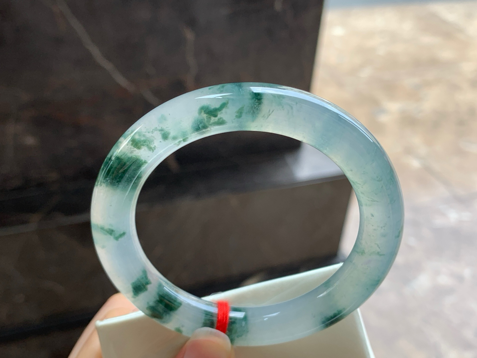 56-10.6

冰蓝花圆条手镯^_^