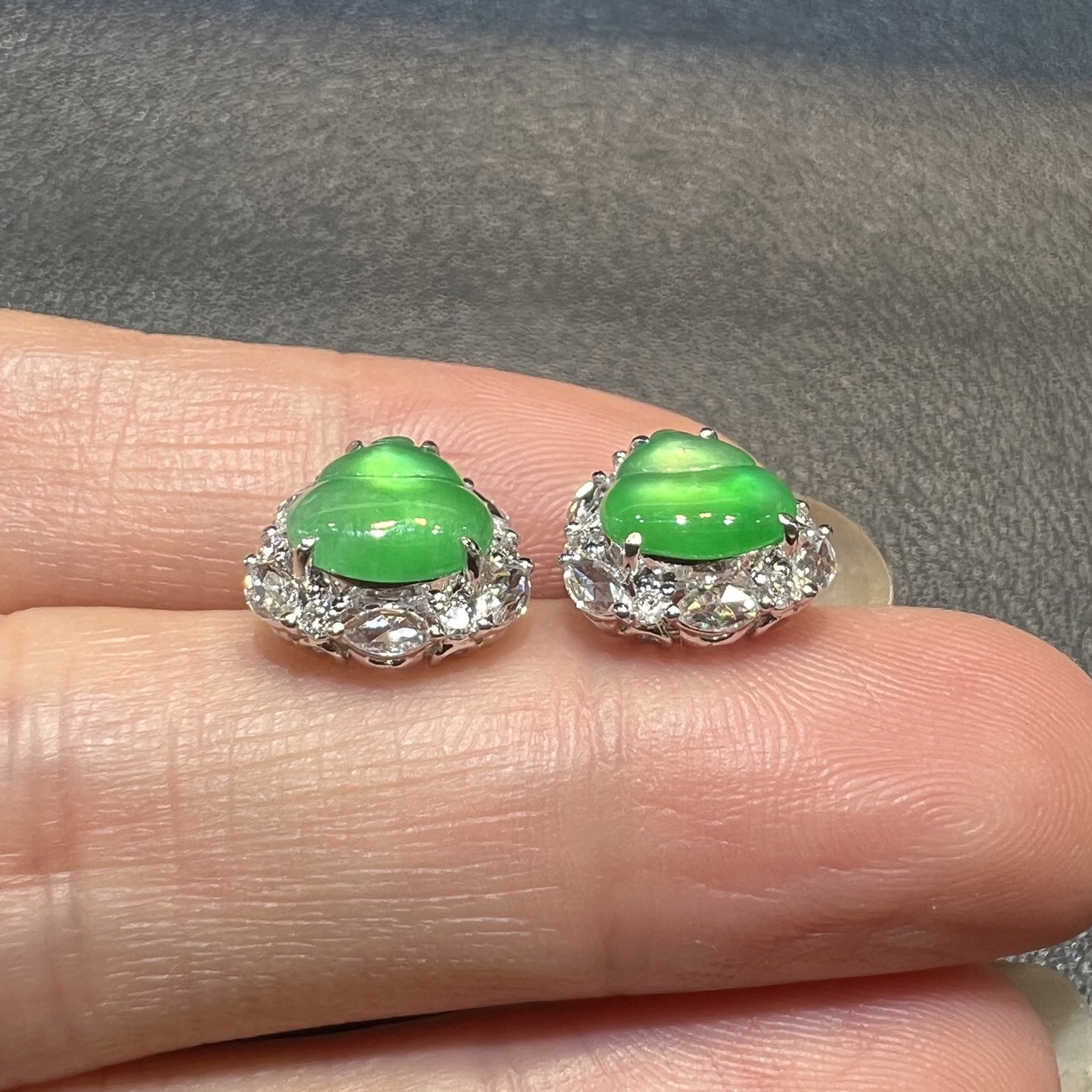️18k金钻石镶嵌冰种阳绿翡翠葫芦耳钉天然缅甸A货高端小精品，10.3-10.2-6