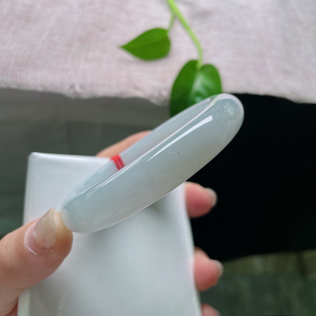 55.7/12.3/7.8，淡绿底正圈，水头好，肉质细腻干净，清爽自然，婉约动人，无裂，ss51600a