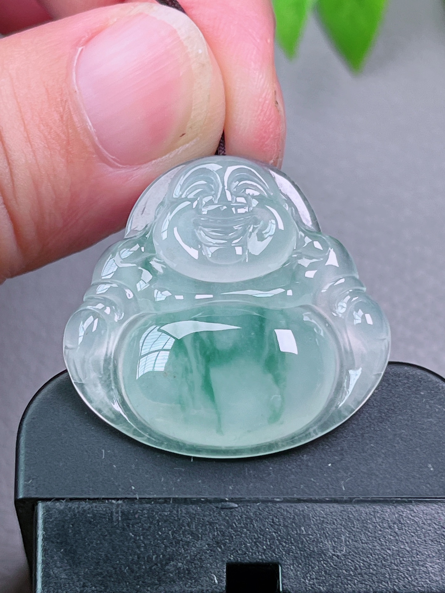 高冰种飘花佛公，无裂，油洁精致，冰透水润，起荧光，尺寸：27.7-29.3-6