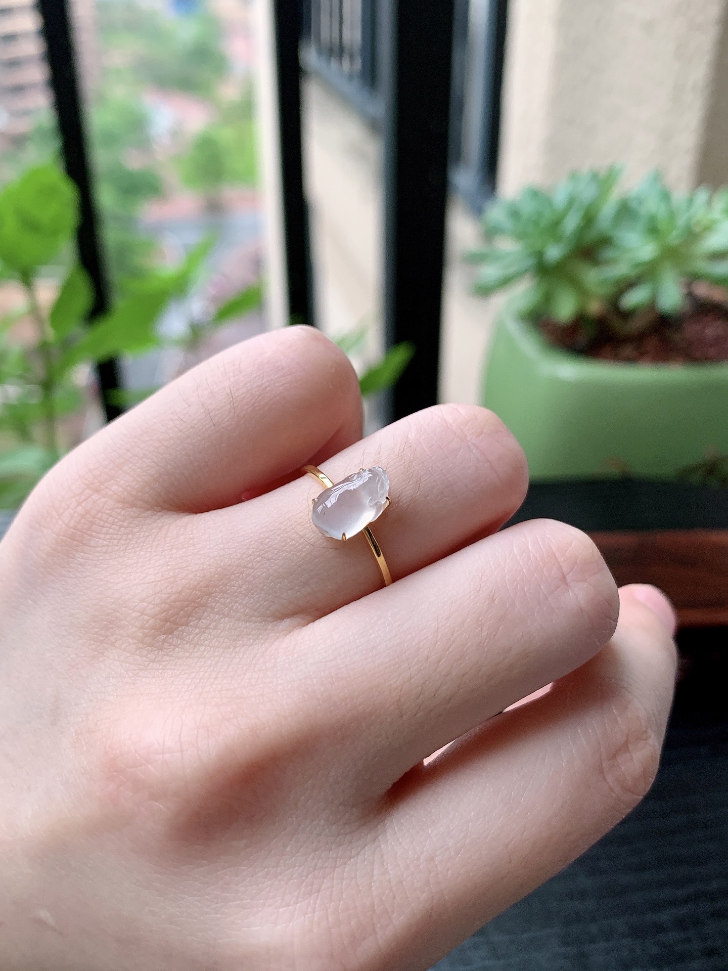 18k金镶嵌老坑冰种胶感白月光貔貅戒指，裸石尺寸:9.8-6.3-5.2mm