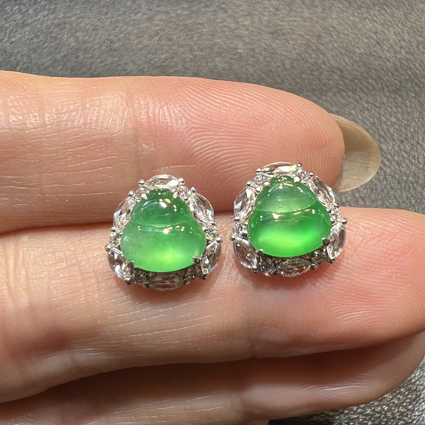 ️18k金钻石镶嵌冰种阳绿翡翠葫芦耳钉天然缅甸A货高端小精品，10.3-10.2-6