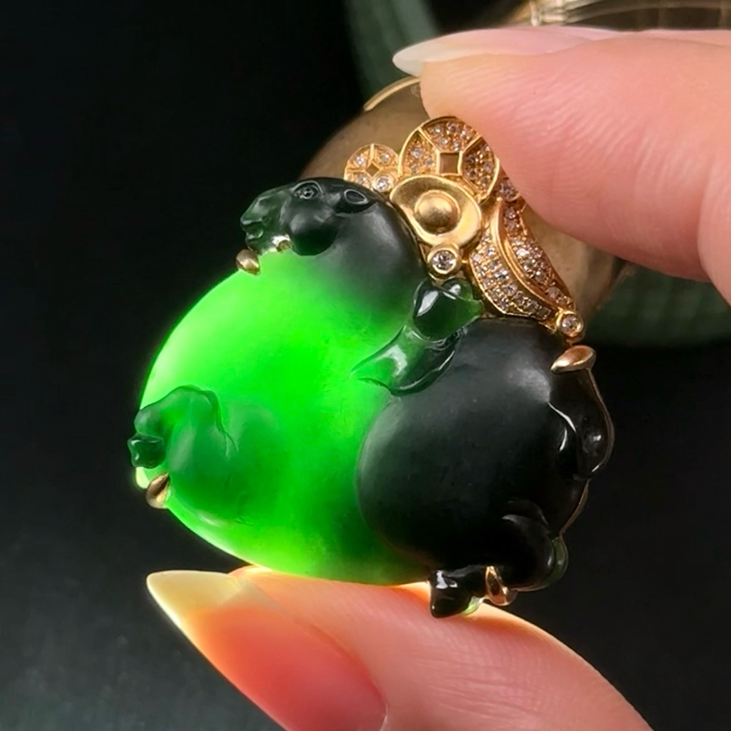 精品18k墨翠唐马 种好色正 黑度极好 打灯通透 油性十足 尺寸30.1