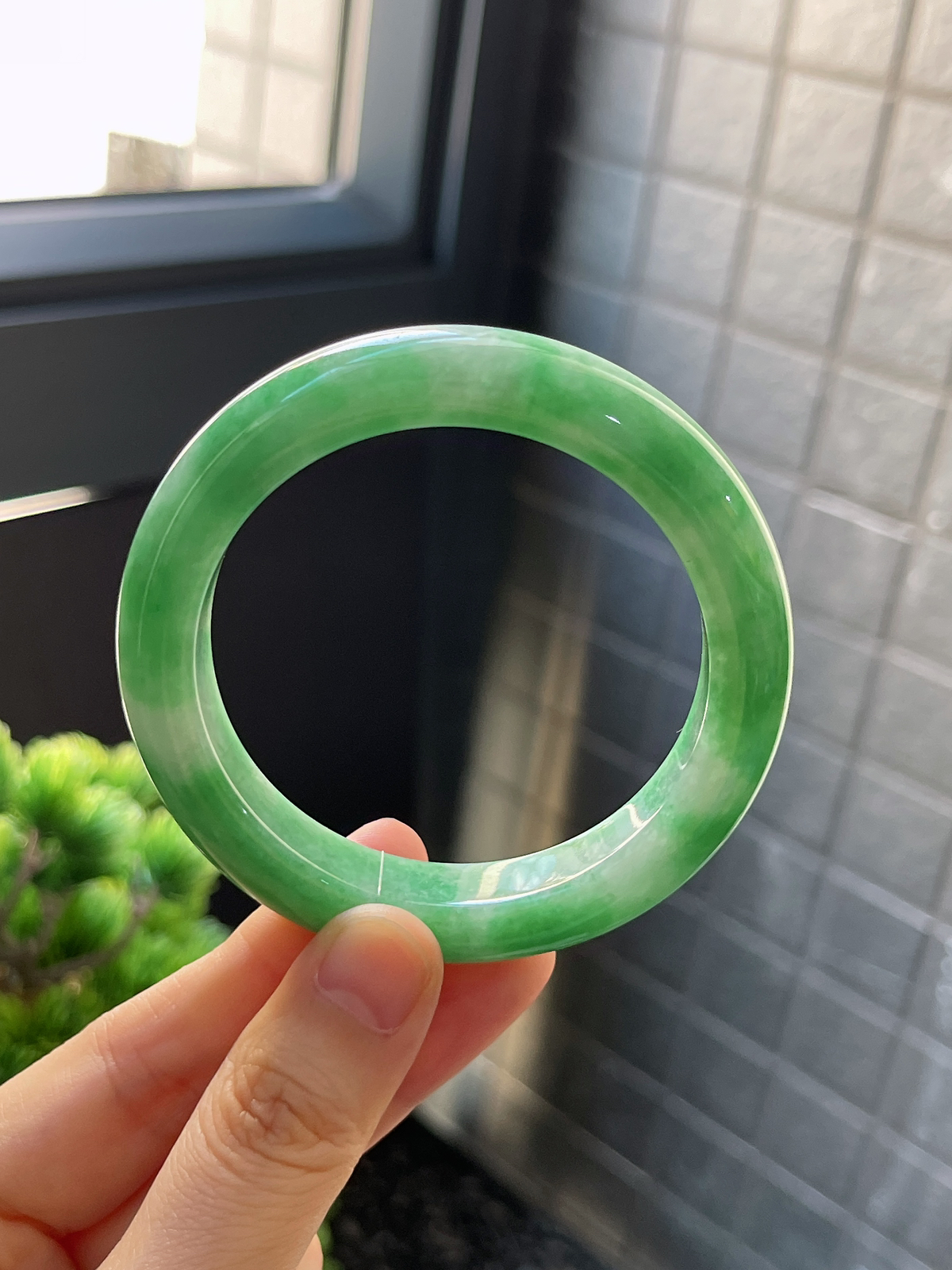 正圈53圈口，翡翠糯化种飘绿手镯
