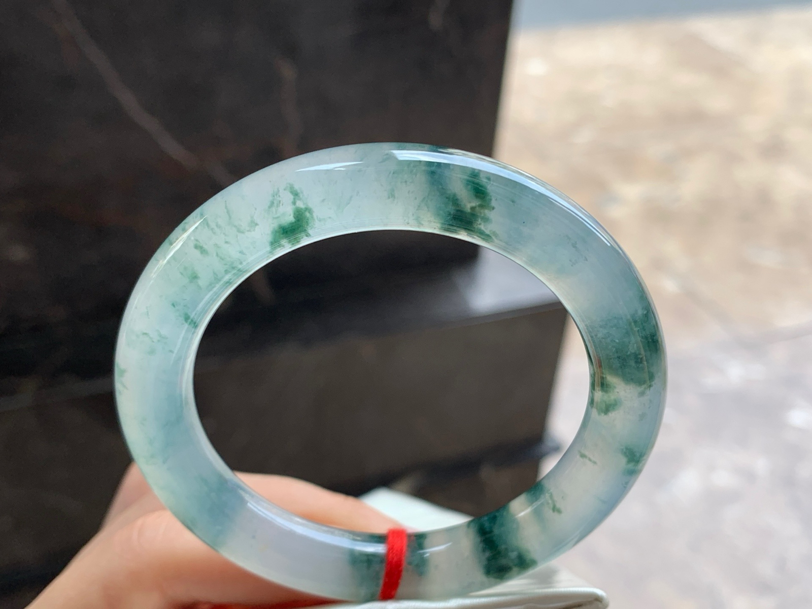 56-10.6

冰蓝花圆条手镯^_^