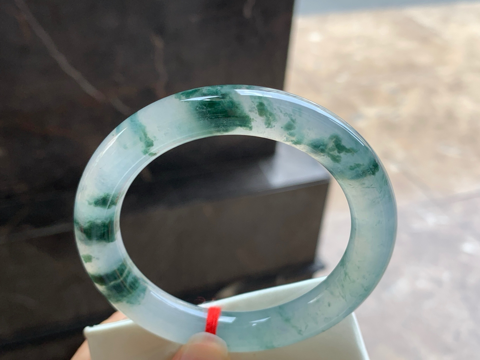 56-10.6

冰蓝花圆条手镯^_^