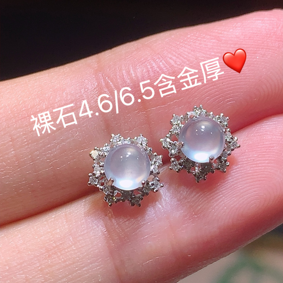 耳钉光感十足，底子细腻水润，佩戴优雅精致，4.6-6.5