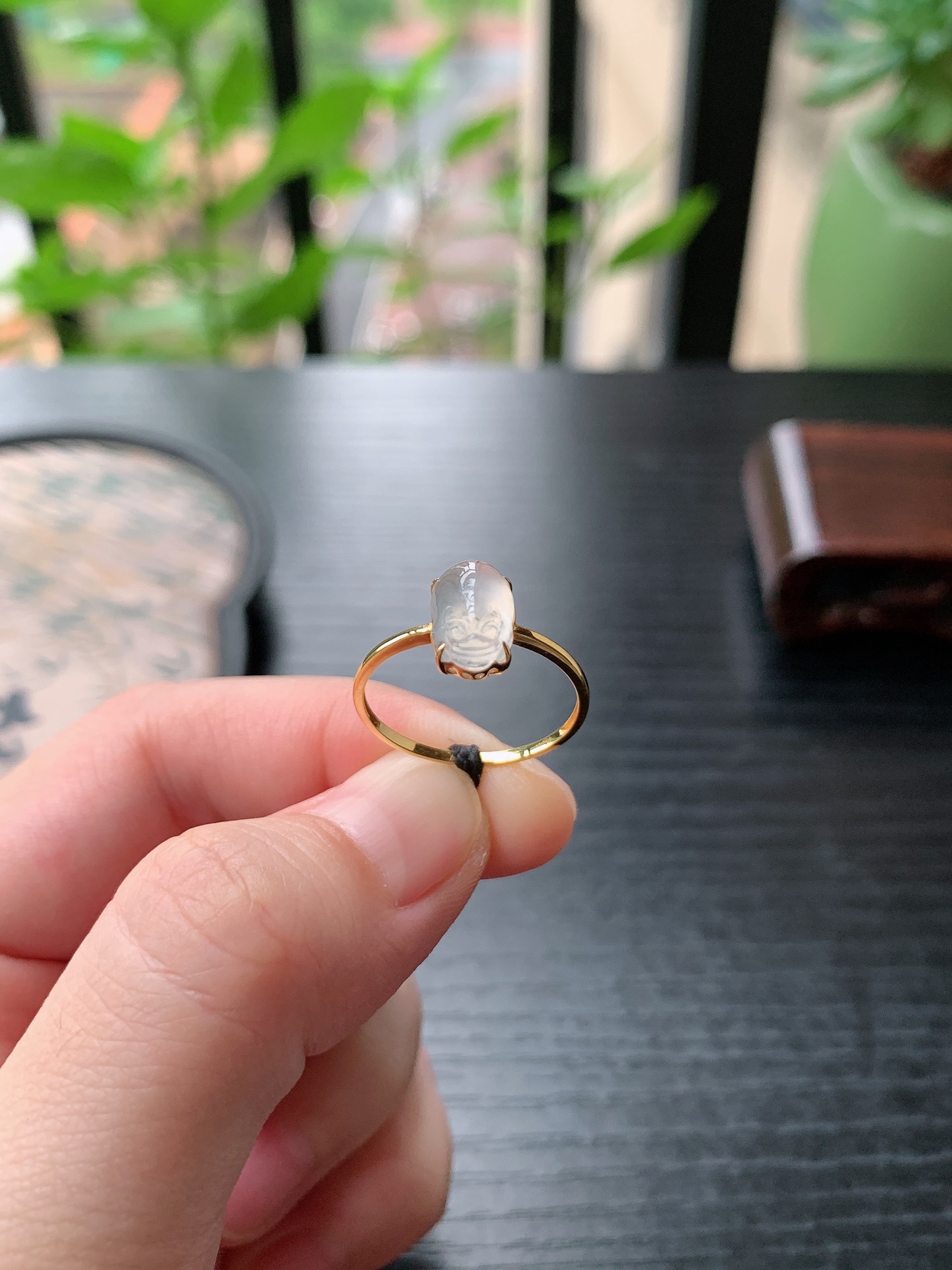 18k金镶嵌老坑冰种胶感白月光貔貅戒指，裸石尺寸:9.8-6.3-5.2mm
