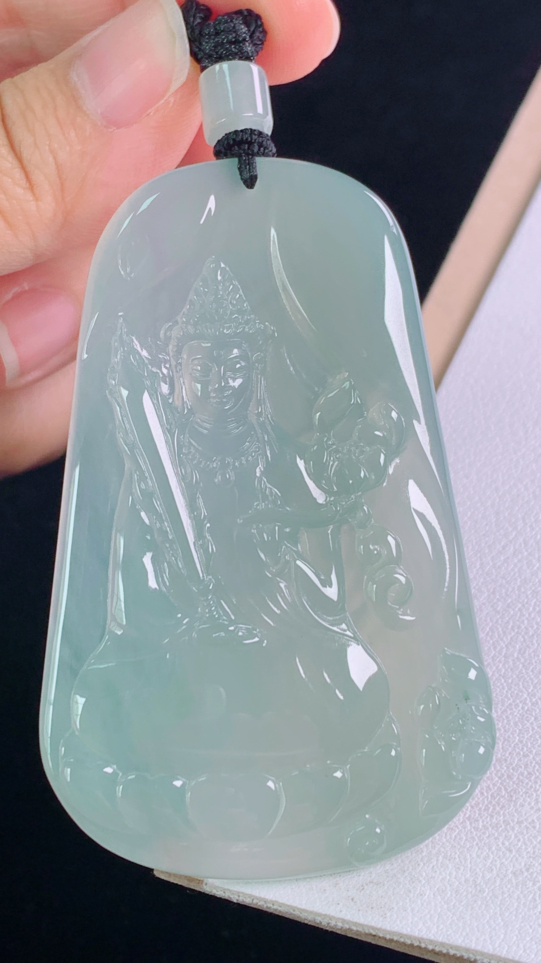 冰种虚空藏菩萨，水润细腻，胶感十足，无裂，尺寸:74.6-65.2-40.8-5.2mm 21