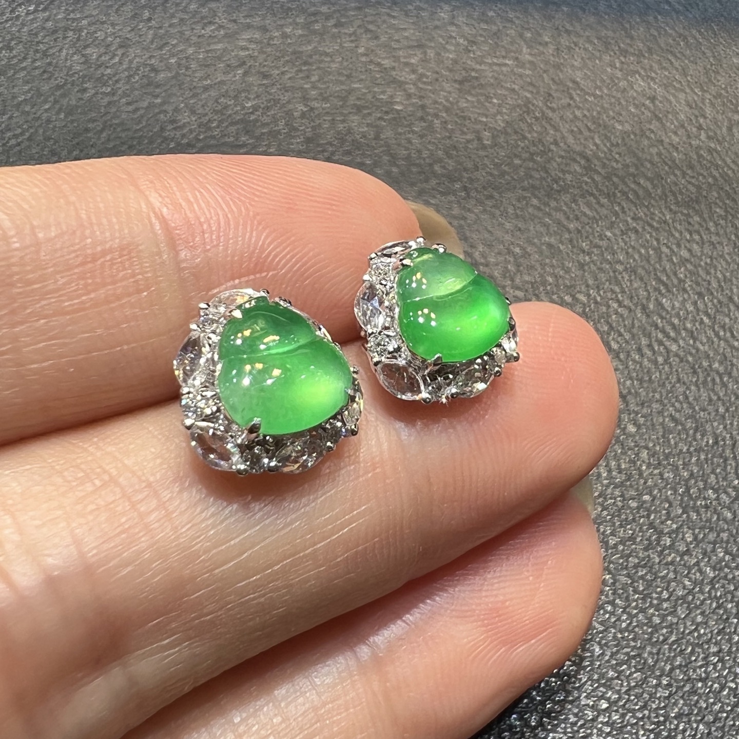 ️18k金钻石镶嵌冰种阳绿翡翠葫芦耳钉天然缅甸A货高端小精品，10.3-10.2-6