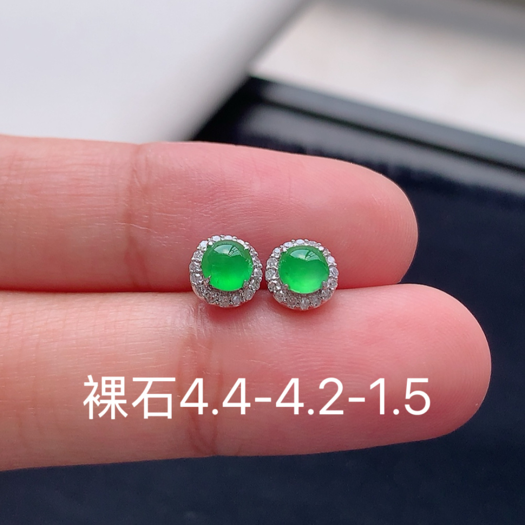 冰阳绿耳钉 种水好 冰润通透 上耳优雅迷人 货号50522，4.4-4.2-1.5